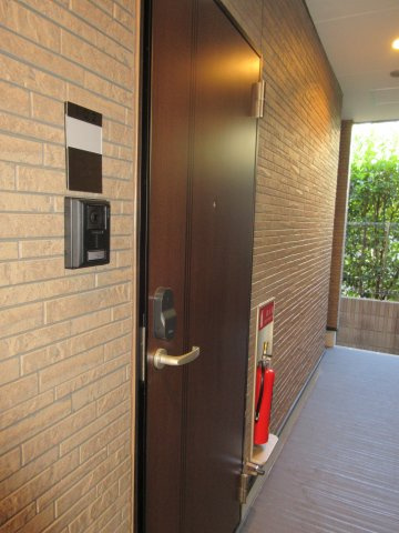 ハーモニーテラス関町北Ⅲの玄関