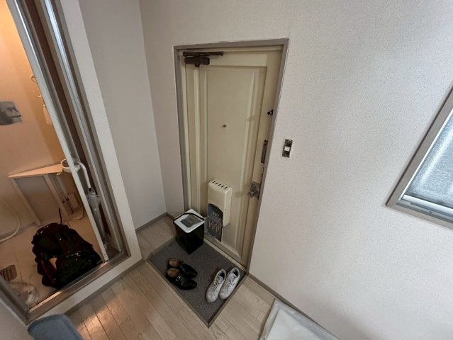 イーズマンションの玄関