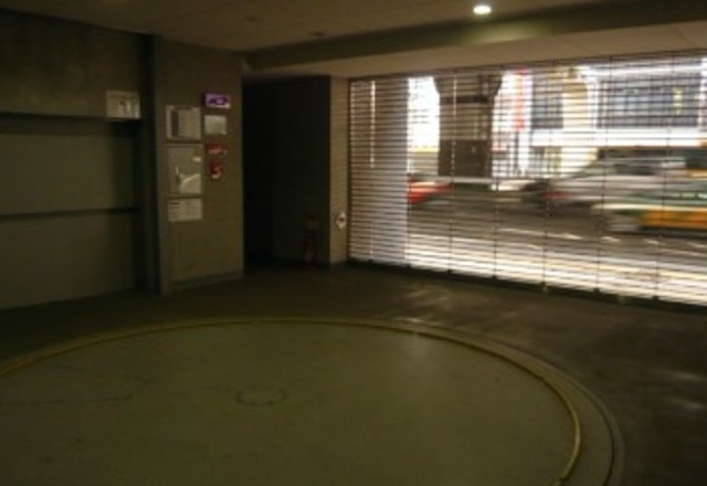 プライムアーバン初台の駐車場