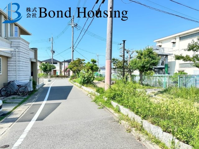 JR「西明石」駅徒歩17分・家具付き　小久保　リノベ済中古戸建の前面道路含む現地写真