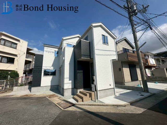 小学校まで徒歩５分・収納豊富・垂水区西脇　限定１棟の前面道路含む現地写真