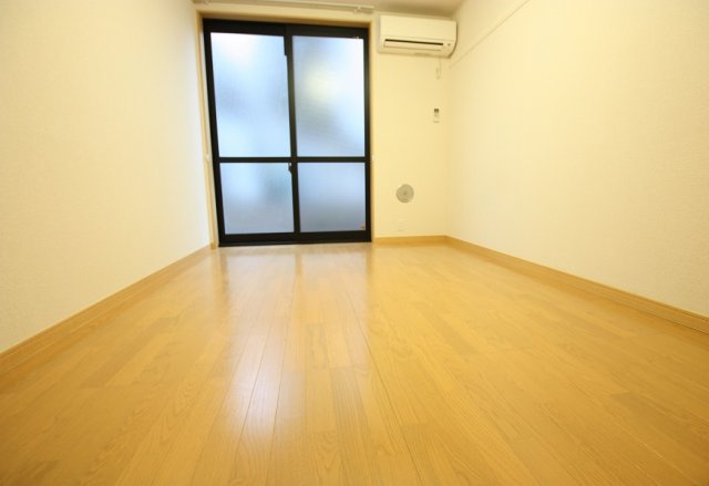 レオパレスメルベーユ毛呂山の居間・リビング|使いやすいリビングです