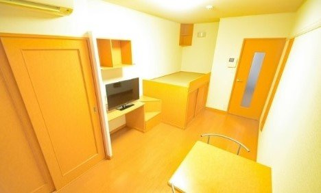 レオパレススカイクレインの居間・リビング|ゆったり過ごせるリビングです