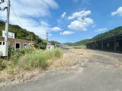 【前面道路含む現地写真】 | 岡山県瀬戸内市邑久町庄田　倉庫付き土地