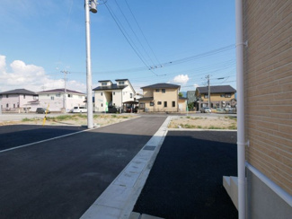 【前面道路含む現地写真】 | 前面道路から南東を見た景観
