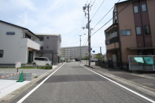 百石町2丁目　4号地　新築戸建【太陽光発電システム　5.34ｋｗ】の前面道路含む現地写真