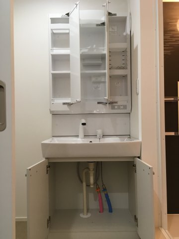 独立洗面台、朝の身支度には欠かせません