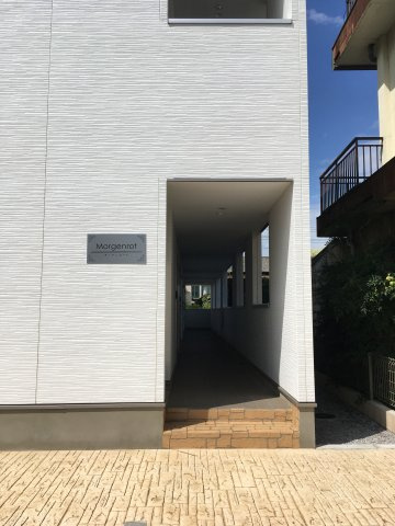 清潔なエントランスです