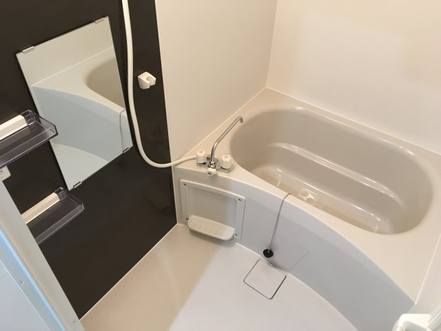 コンパクトで使いやすいお風呂です