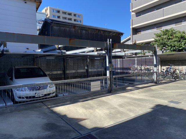 アスヴェル京都西陣の駐車場