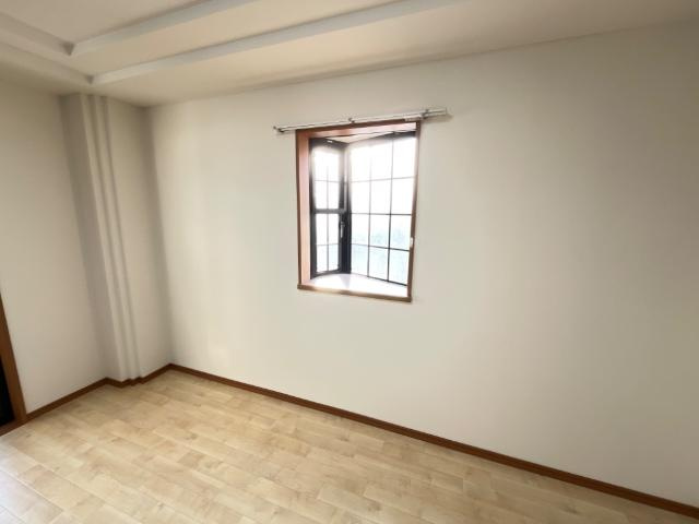 サンクチュアリーの寝室|出窓