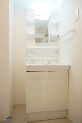 リブリ・美浜稲毛海岸の独立洗面台|広い洗面スペース