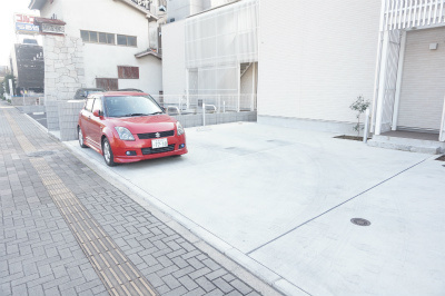 リブリ・美浜稲毛海岸の駐車場|駐車場があるので、車を買う予定の方も安心です