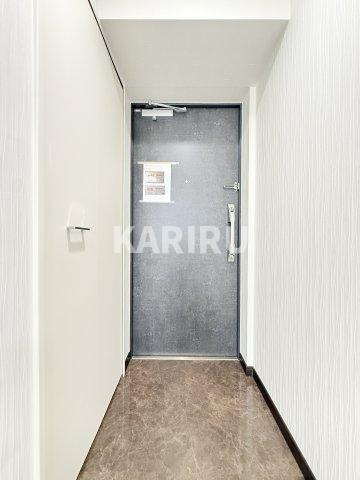 グランドロアール南巽の玄関