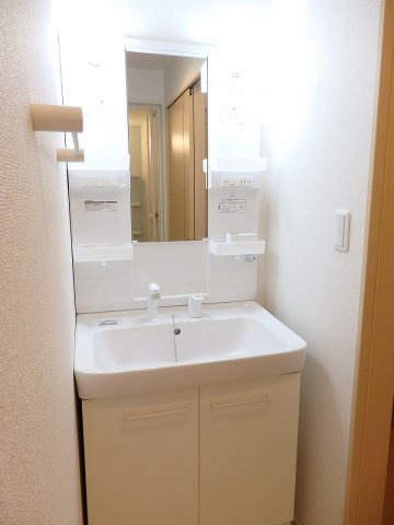サン　フィオーレⅡの洗面所|明るい洗面所です