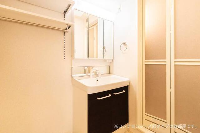 祇園３丁目アパートの洗面所|スペースが確保できる洗面所です