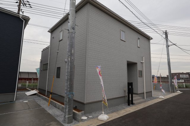 《仲介手数料無料》岩槻区西原台２丁目4(1号棟)新築一戸建てリーブルガーデンの外観|撮影日 2025年10月31日 14:00 雨