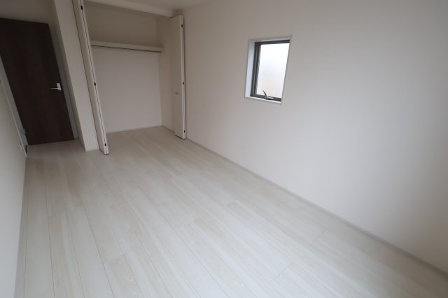 《仲介手数料無料》岩槻区西原台２丁目4(1号棟)新築一戸建てリーブルガーデンの洋室|撮影日 2025年10月31日 14:00 雨