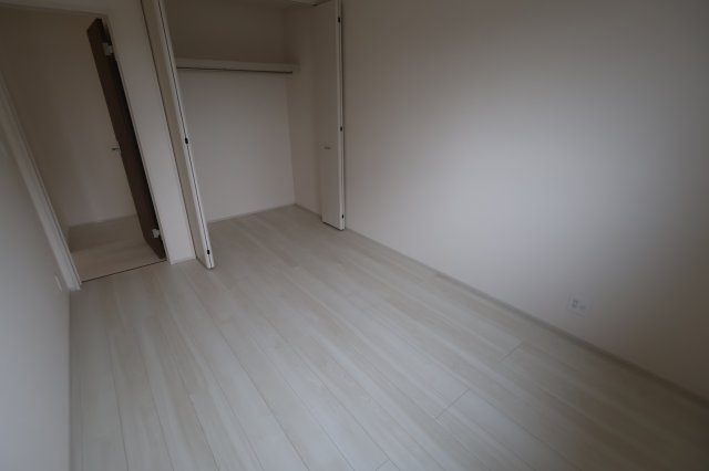 《仲介手数料無料》岩槻区西原台２丁目4(1号棟)新築一戸建てリーブルガーデンの洋室|撮影日 2025年10月31日 14:00 雨