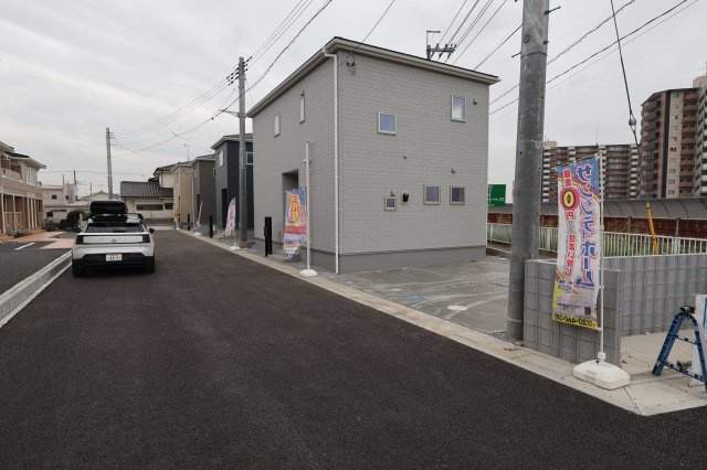 《仲介手数料無料》岩槻区西原台２丁目4(1号棟)新築一戸建てリーブルガーデンの外観|撮影日 2025年10月31日 14:00 雨