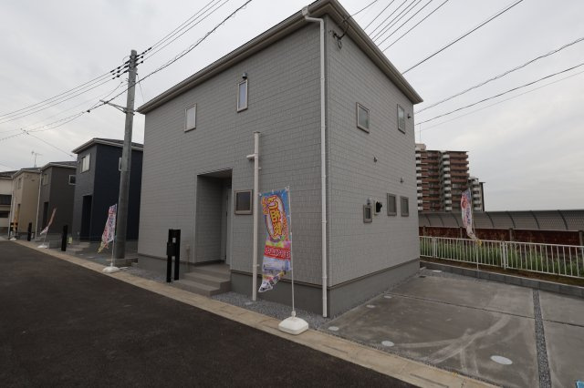 《仲介手数料無料》岩槻区西原台２丁目4(1号棟)新築一戸建てリーブルガーデンの外観|撮影日 2025年10月31日 14:00 雨
