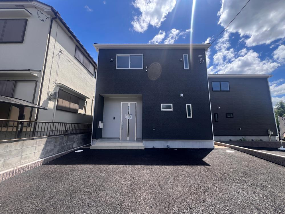 楠葉野田２丁目　新築一戸建ての外観|新しい生活にいかがでしょうか？外観はお住まいの顔になります。こだわりたいポイントですね。外壁塗装や屋根塗装のご相談も承っております。
■現地内覧・資金計画相談・住宅ローン相談もお問合せ受付中■