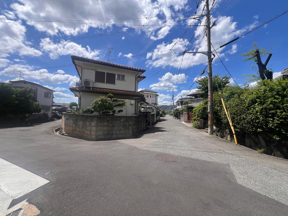楠葉野田２丁目　新築一戸建ての前面道路含む現地写真|■物件内覧・資金計画相談・住宅ローン相談、リフォーム相談、お問合せ受付中■
※当日・翌日のご内覧、ご相談はお電話でのお問合せがスムーズです！