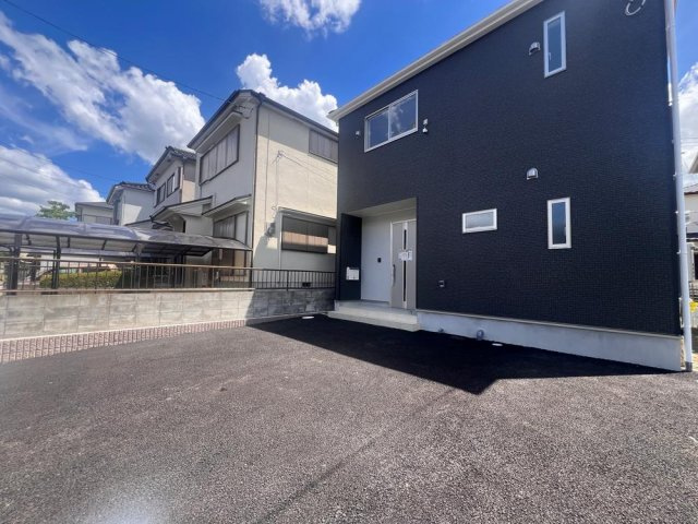 楠葉野田２丁目　新築一戸建ての駐車場|駐車２台
■物件内覧・資金計画相談・住宅ローン相談、リフォーム相談、お問合せ受付中■
※当日・翌日のご内覧、ご相談はお電話でのお問合せがスムーズです！