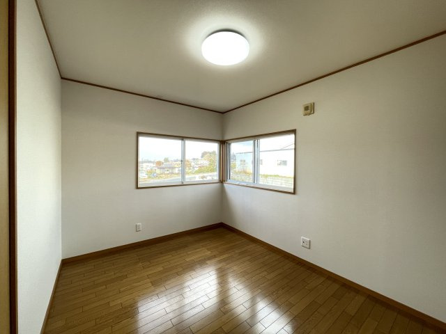 八戸市大字妙字間山の洋室