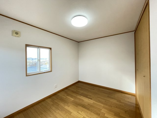 八戸市大字妙字間山の洋室