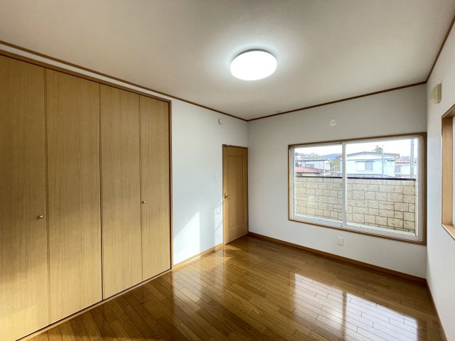 八戸市大字妙字間山の洋室