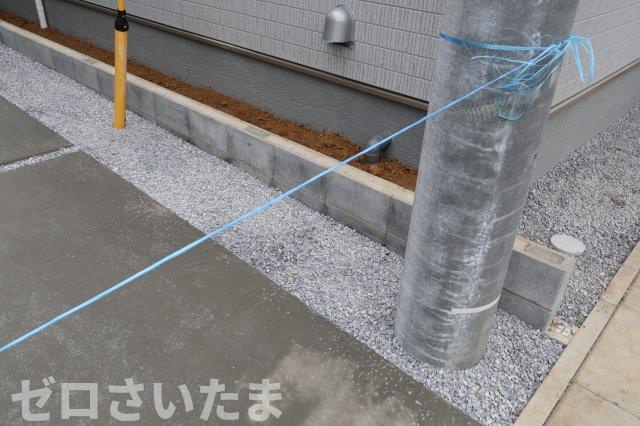 《仲介手数料無料》岩槻区西原台２丁目4新築一戸建てリーブルガーデンの外観|敷地内に電柱が入っています。
撮影日 2025年10月31日 14:00 雨