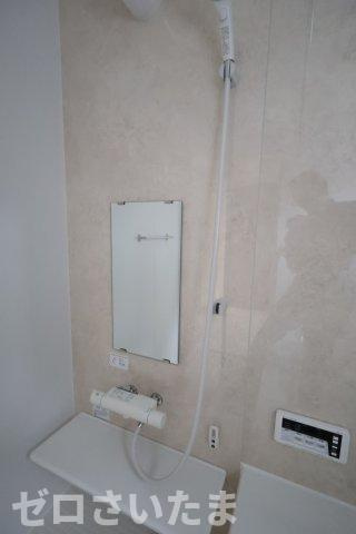 《仲介手数料無料》岩槻区西原台２丁目4新築一戸建てリーブルガーデンの浴室|撮影日 2025年10月31日 14:00 雨
