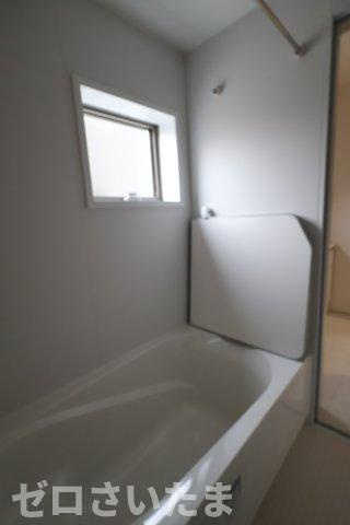 《仲介手数料無料》岩槻区西原台２丁目4新築一戸建てリーブルガーデンの浴室|撮影日 2025年10月31日 14:00 雨