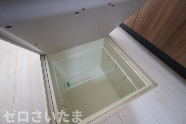 《仲介手数料無料》岩槻区西原台２丁目4新築一戸建てリーブルガーデンのキッチン|撮影日 2025年10月31日 14:00 雨