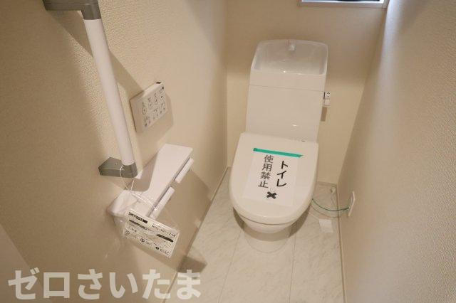 《仲介手数料無料》岩槻区西原台２丁目4新築一戸建てリーブルガーデンのトイレ|撮影日 2025年10月31日 14:00 雨