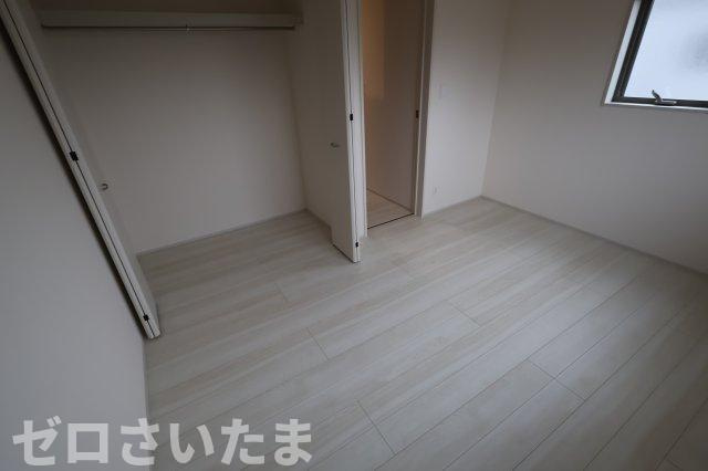 《仲介手数料無料》岩槻区西原台２丁目4新築一戸建てリーブルガーデンの洋室|撮影日 2025年10月31日 14:00 雨