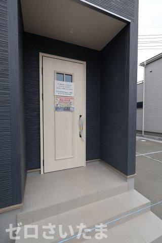 《仲介手数料無料》岩槻区西原台２丁目4新築一戸建てリーブルガーデンの玄関|撮影日 2025年10月31日 14:00 雨
