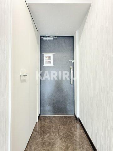 グランドロアール南巽の玄関