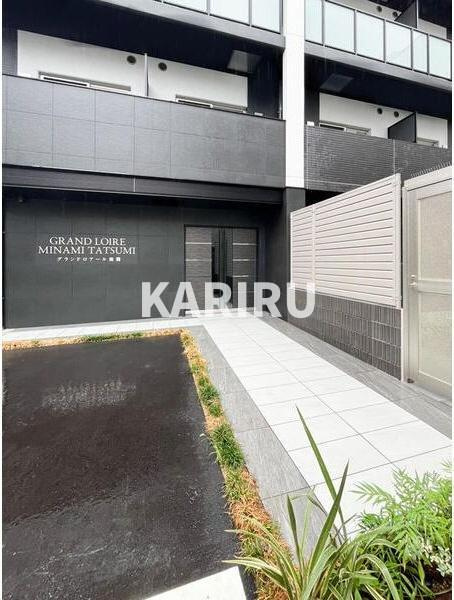 グランドロアール南巽のエントランス