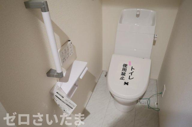 《仲介手数料無料》岩槻区西原台２丁目4新築一戸建てリーブルガーデンのトイレ|撮影日 2025年10月31日 14:00 雨