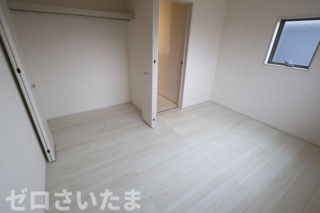 《仲介手数料無料》岩槻区西原台２丁目4新築一戸建てリーブルガーデンの洋室|撮影日 2025年10月31日 14:00 雨