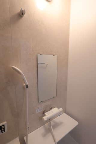 【浴室】 | 《仲介手数料無料》岩槻区西原台２丁目4(4号棟)新築一戸建てリーブルガーデン | 撮影日 2025年10月31日 14:00 雨