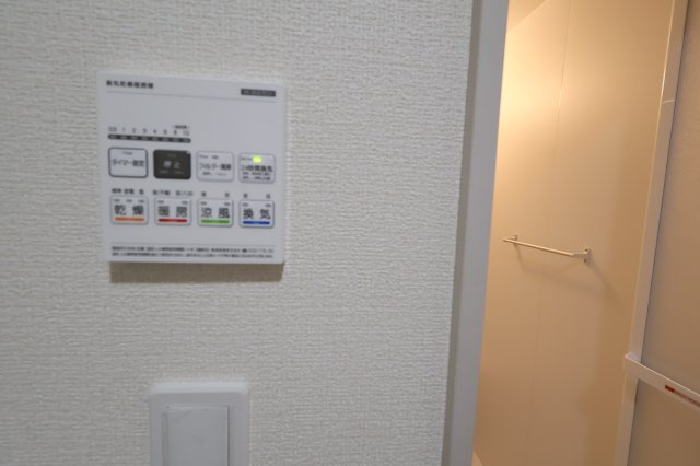 【浴室】 | 《仲介手数料無料》岩槻区西原台２丁目4(4号棟)新築一戸建てリーブルガーデン | 撮影日 2025年10月31日 14:00 雨