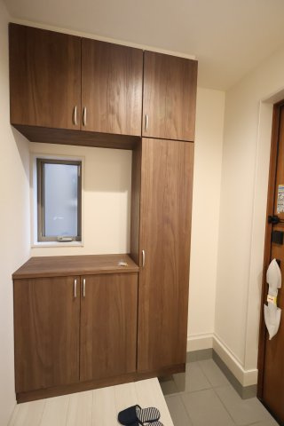 【玄関】 | 《仲介手数料無料》岩槻区西原台２丁目4(4号棟)新築一戸建てリーブルガーデン | 撮影日 2025年10月31日 14:00 雨