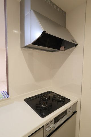 【キッチン】 | 《仲介手数料無料》岩槻区西原台２丁目4(4号棟)新築一戸建てリーブルガーデン | 撮影日 2025年10月31日 14:00 雨