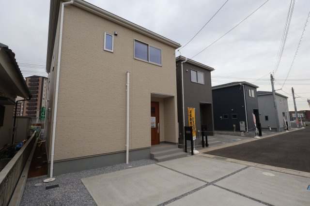 《仲介手数料無料》岩槻区西原台２丁目4(4号棟)新築一戸建てリーブルガーデンの外観|撮影日 2025年10月31日 14:00 雨