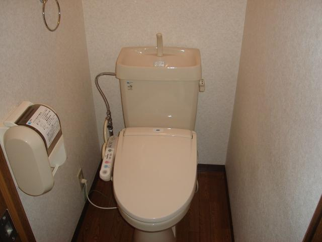 ロイヤルタムラさくら館のトイレ|シャワー付トイレ