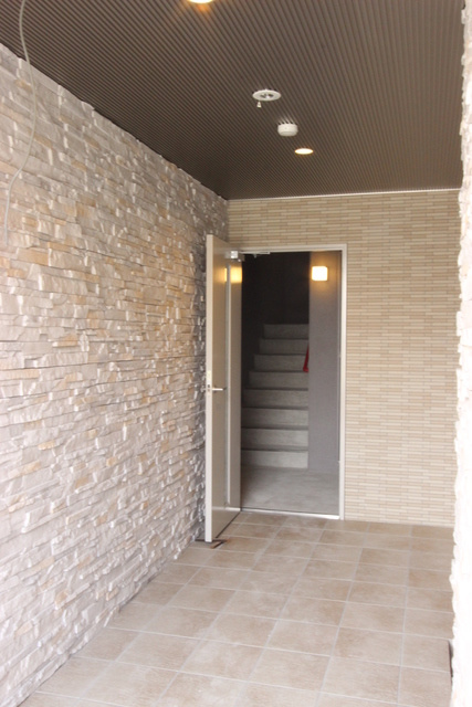 ラトレ白鳥のエントランス