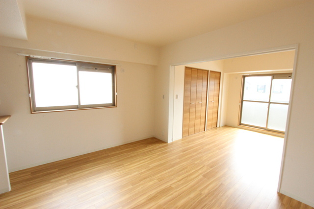 ラトレ白鳥の居間・リビング